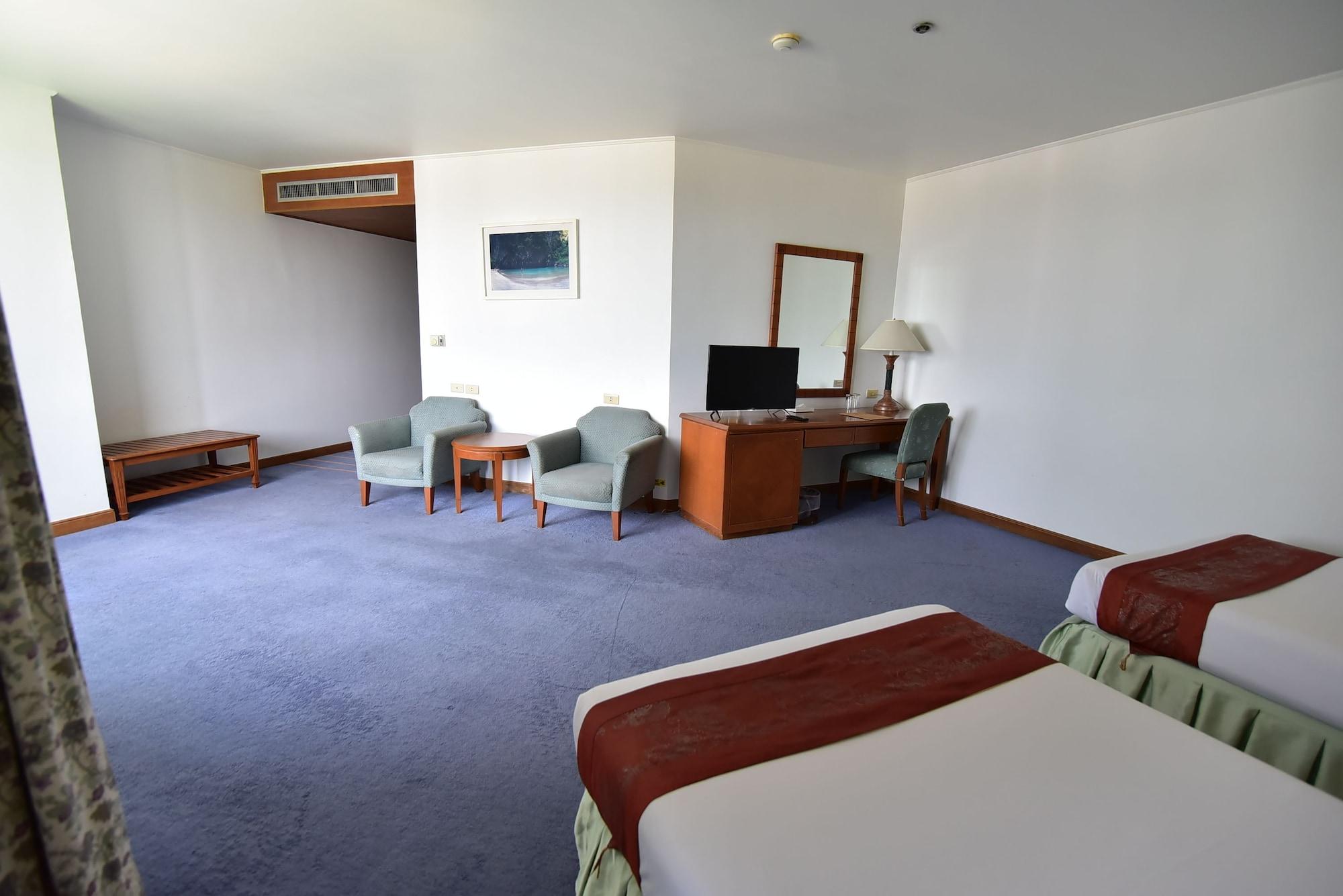 Thumrin Thana Hotel Trang Exterior photo