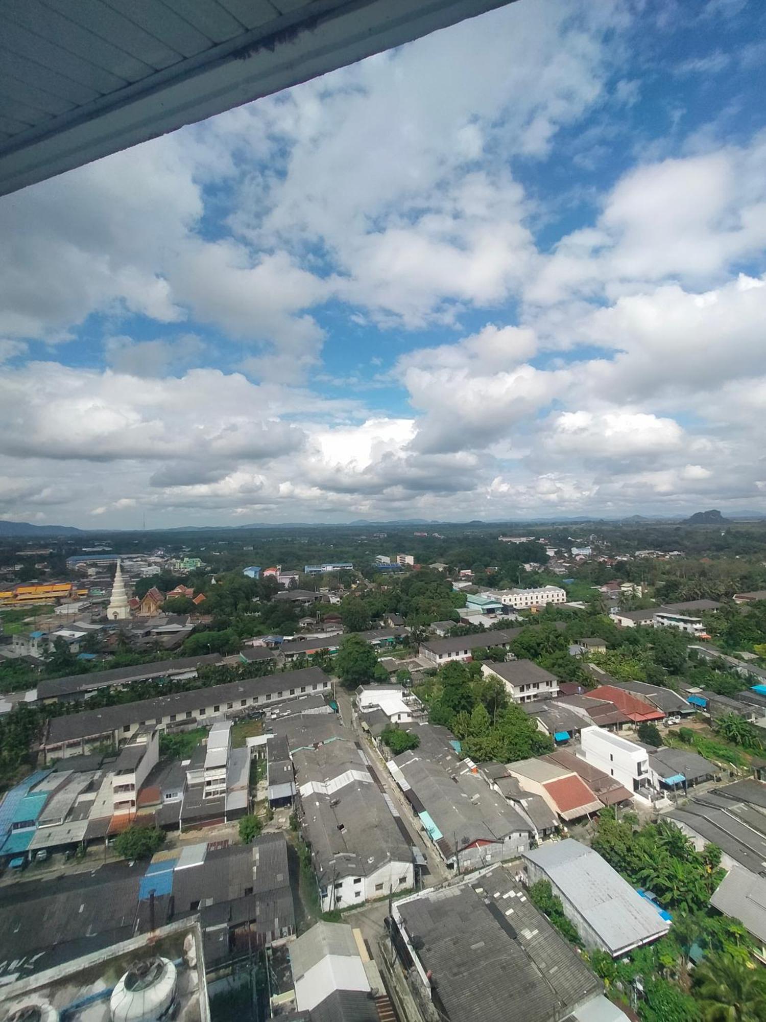 Thumrin Thana Hotel Trang Exterior photo