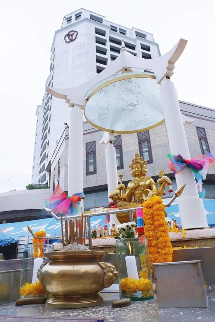 Thumrin Thana Hotel Trang Exterior photo