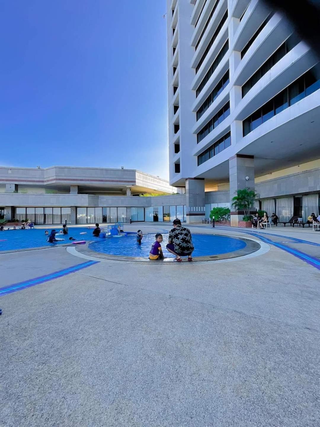 Thumrin Thana Hotel Trang Exterior photo