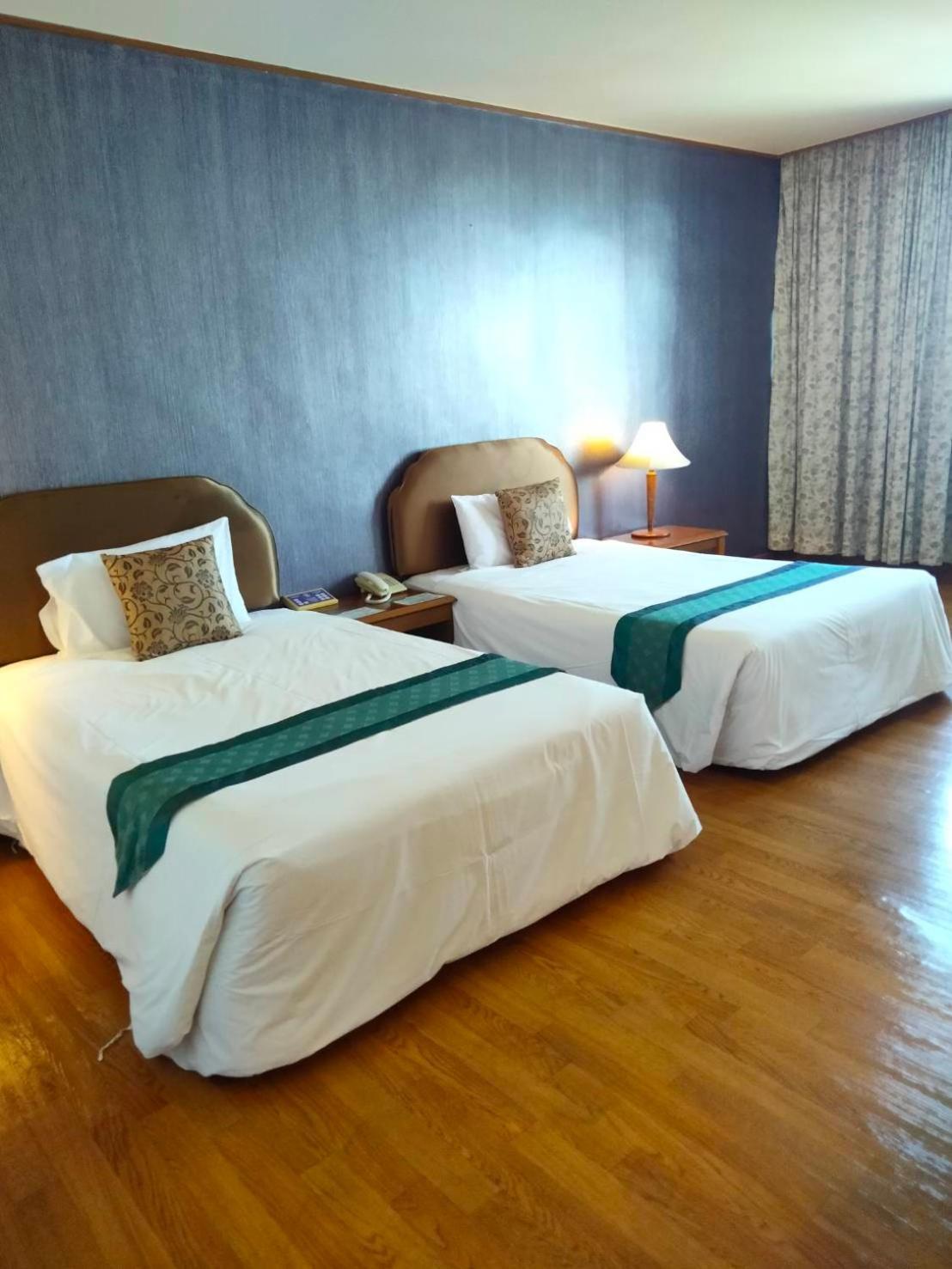 Thumrin Thana Hotel Trang Room photo