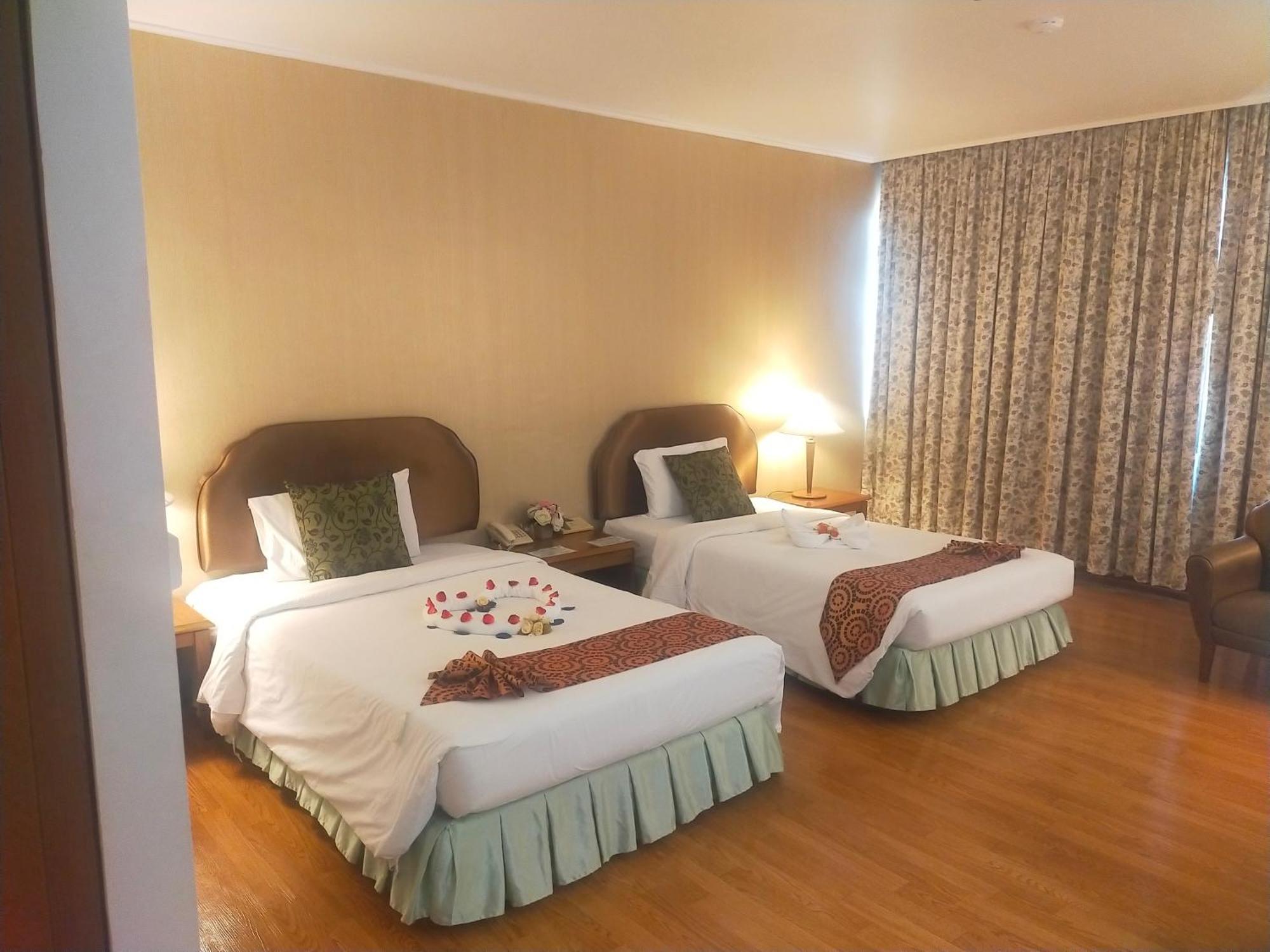 Thumrin Thana Hotel Trang Room photo