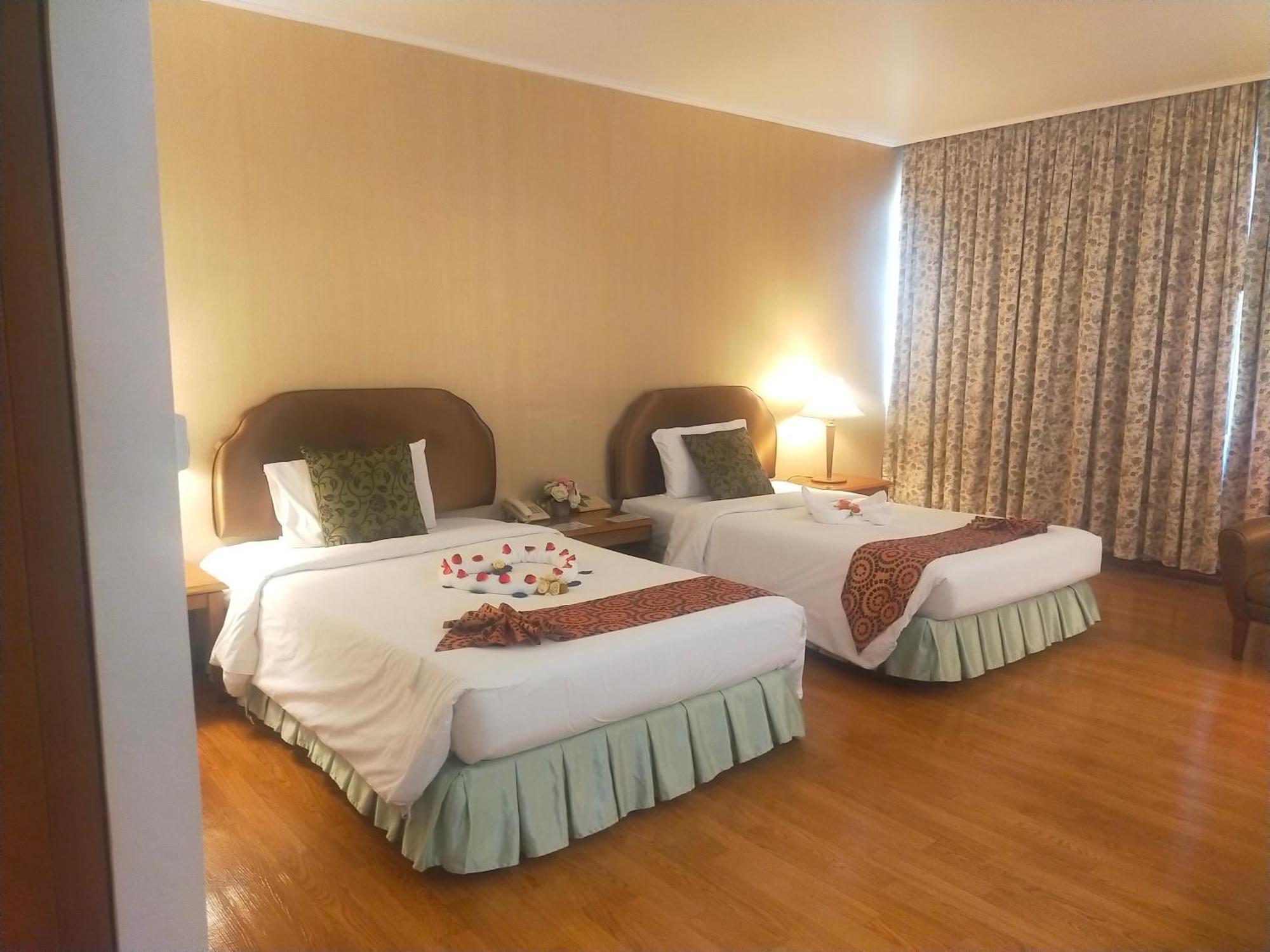 Thumrin Thana Hotel Trang Room photo