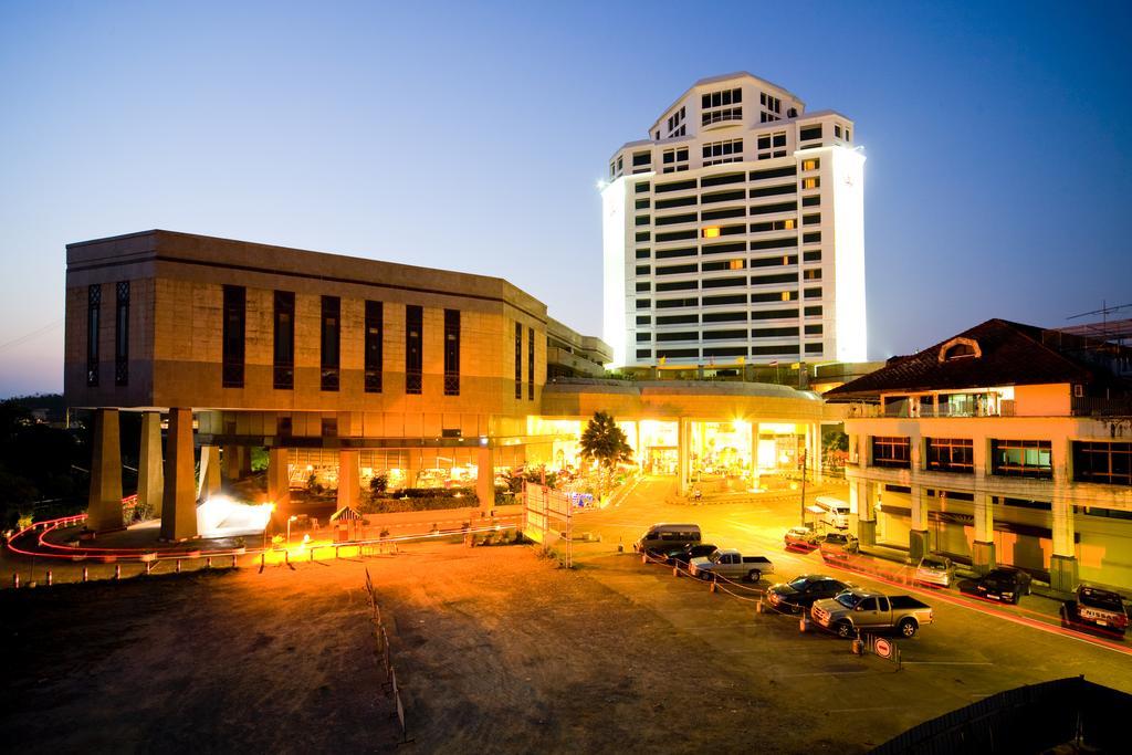 Thumrin Thana Hotel Trang Exterior photo