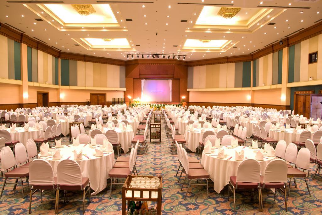Thumrin Thana Hotel Trang Exterior photo