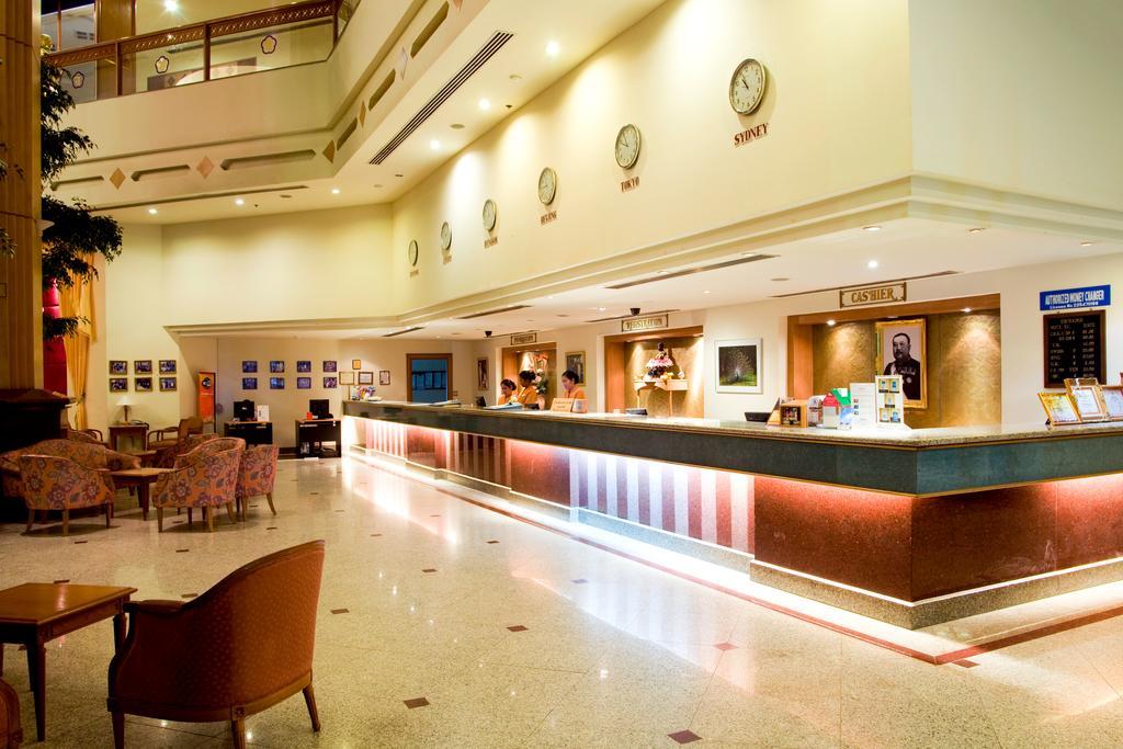 Thumrin Thana Hotel Trang Exterior photo