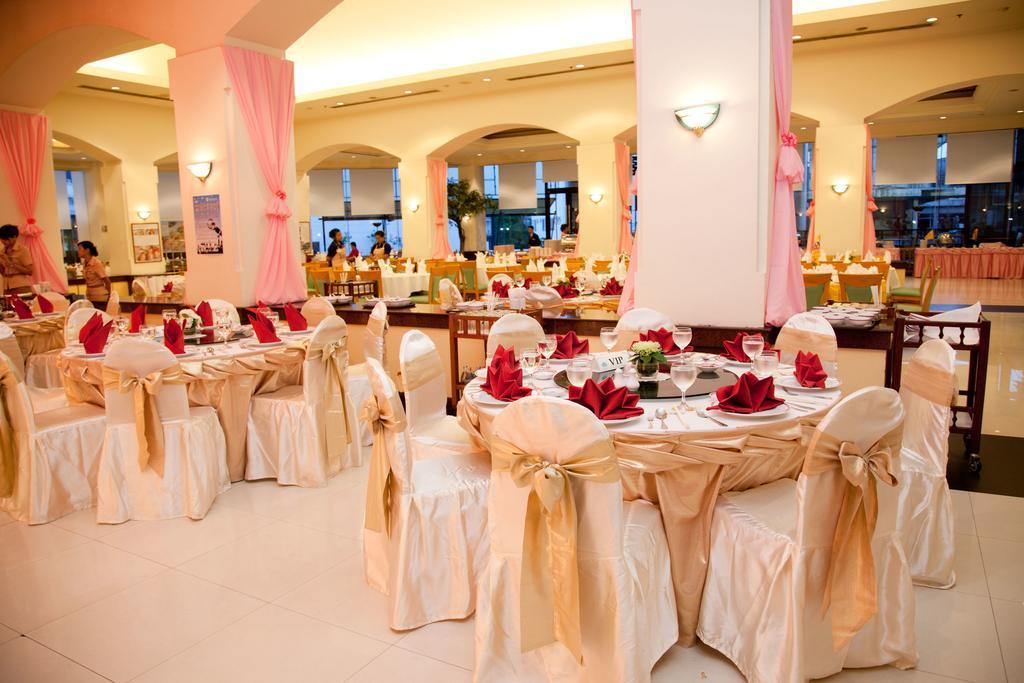 Thumrin Thana Hotel Trang Exterior photo