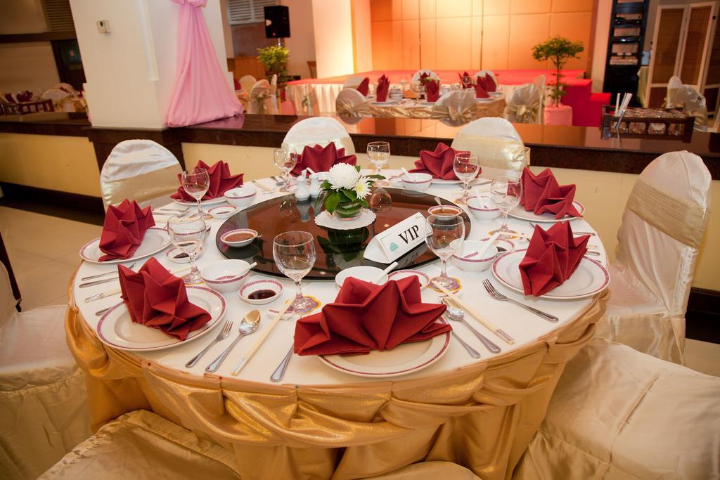 Thumrin Thana Hotel Trang Exterior photo