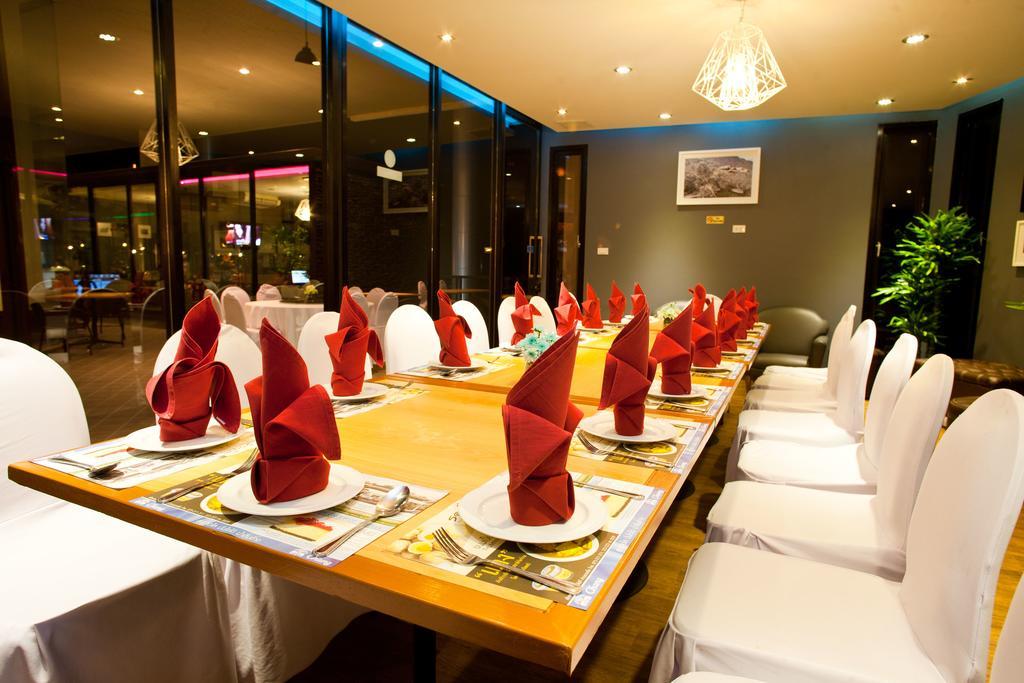 Thumrin Thana Hotel Trang Exterior photo