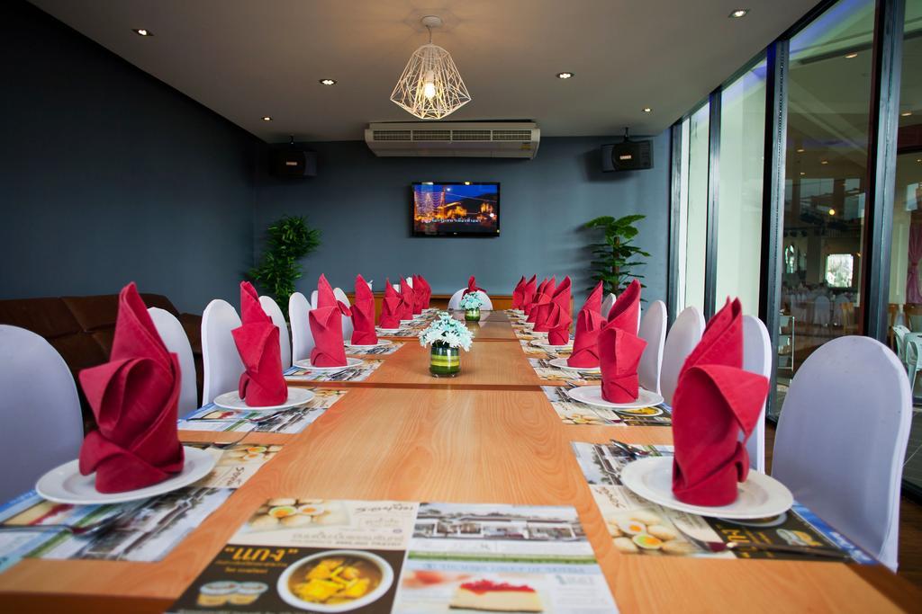 Thumrin Thana Hotel Trang Exterior photo